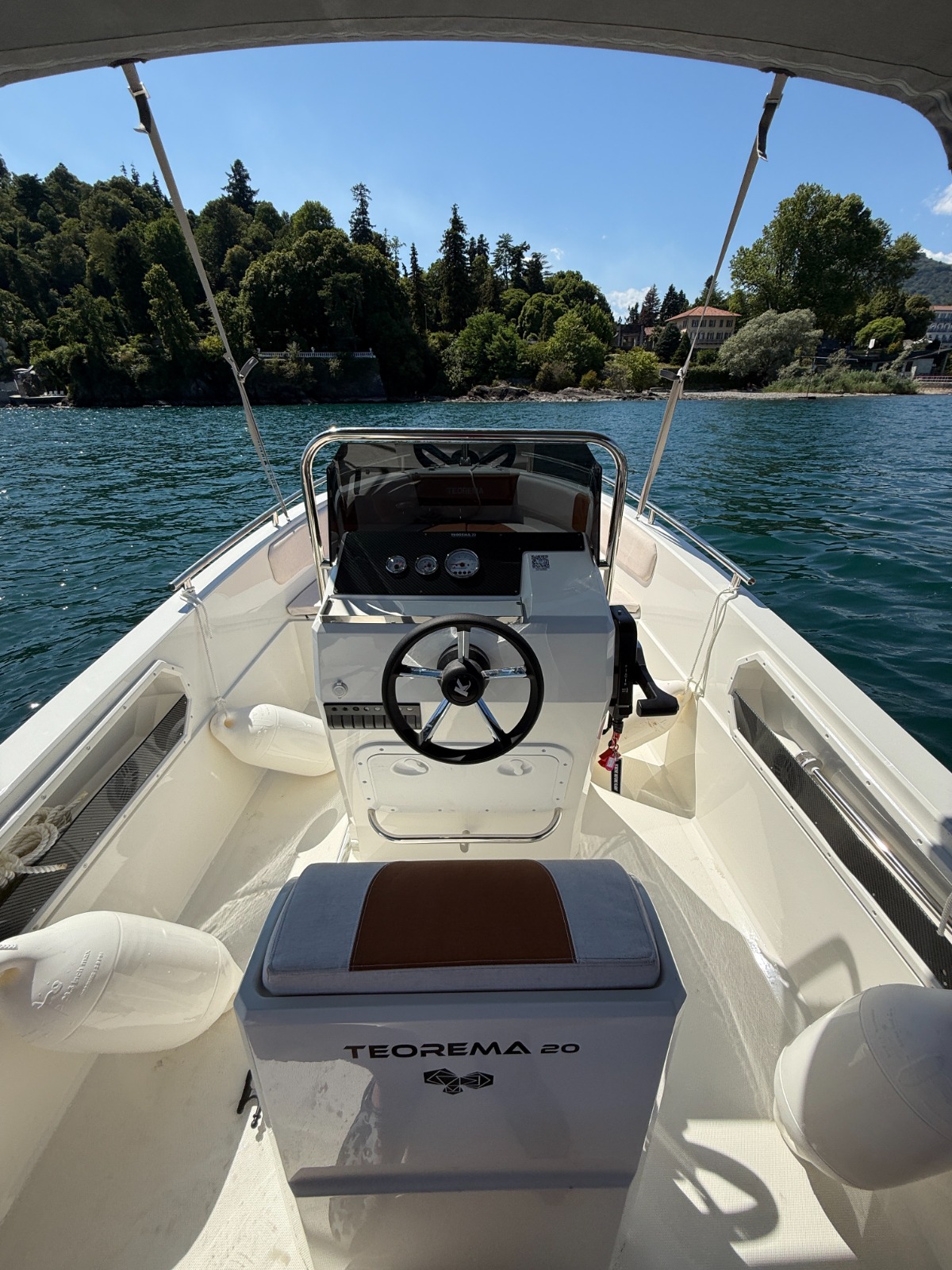 Postazione di guida di Teorema 20 Open